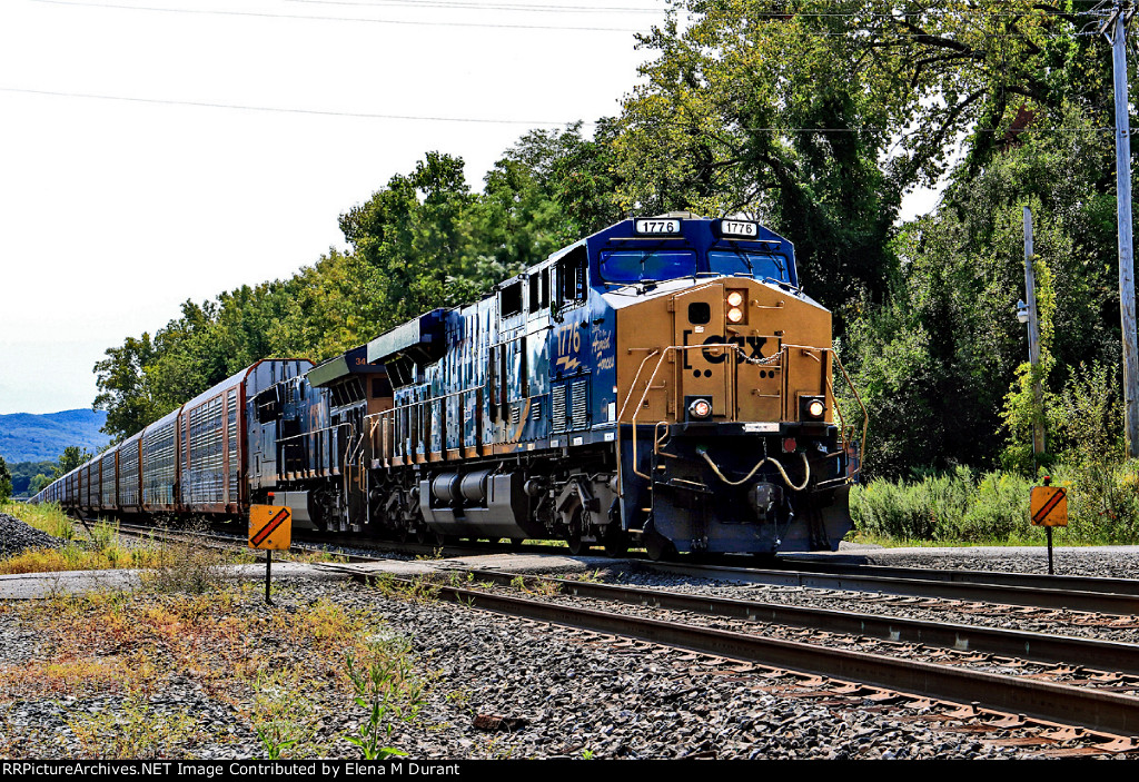 CSX 1776 on M-267